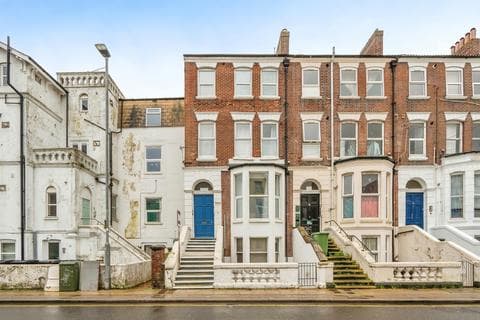 Flat - Waverley Road, Southsea, Hampshire, PO5