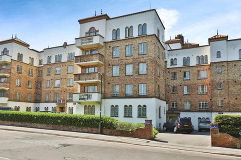 Flat - Sea Road, BOURNEMOUTH, Dorset, BH5