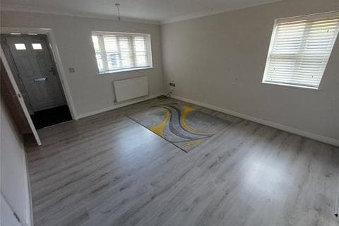 Flat - Hunts Cross Avenue, Liverpool, Merseyside, L25