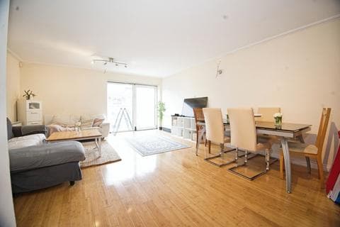 Flat - Lynton Court, CARDIFF, South Glamorgan, CF10