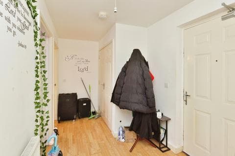 Flat - Warwick Avenue, Broughton, Milton Keynes, Buckinghamshire, MK10