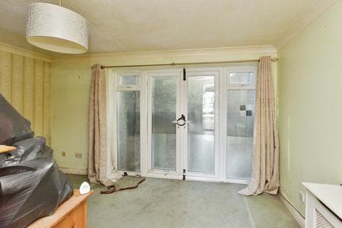 Maisonette - Buzzacott Lane, Furzton, Milton Keynes, Buckinghamshire, MK4
