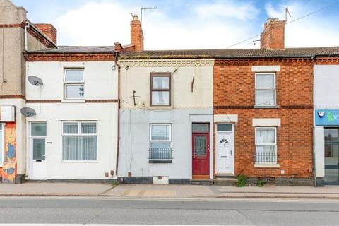 Flat - Weedon Road, Northampton, Northamptonshire, NN5