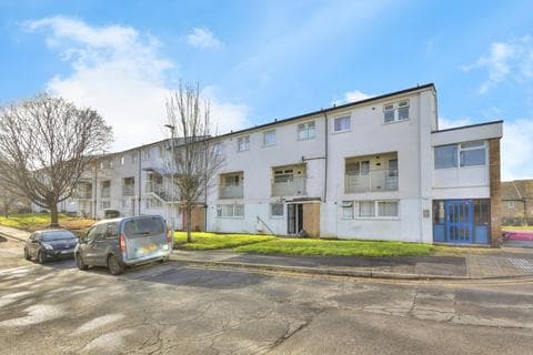 Flat - Moat Place, Northampton, Northamptonshire, NN1