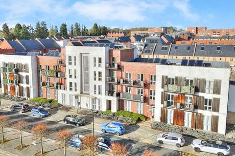 Flat - The Square, NORTHAMPTON, Northamptonshire, NN5