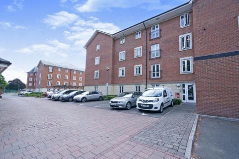 Flat - Brunel Crescent, Swindon, SN2