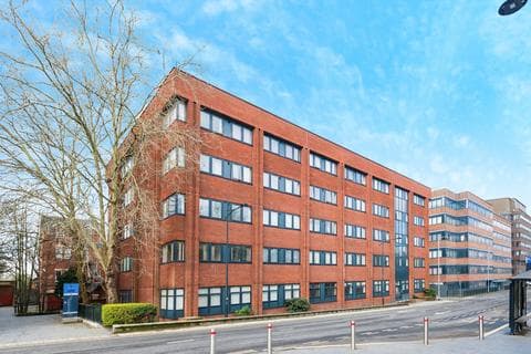 Flat - Farnsby Street, Swindon, Wiltshire, SN1