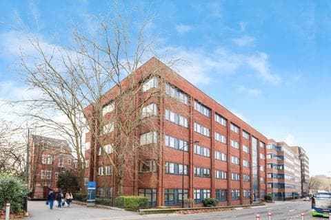 Flat - Farnsby Street, Swindon, Wiltshire, SN1