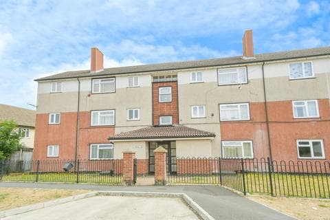 Flat - Staverton Way, Swindon, Wiltshire, SN2