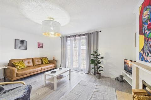 Semi-detached house - Tewkesbury Road, Uckington, Cheltenham
