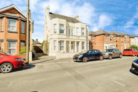 Maisonette - Rosebery Road, Bournemouth BH5
