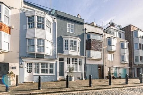 Terraced house - Bath Square, Old Portsmouth