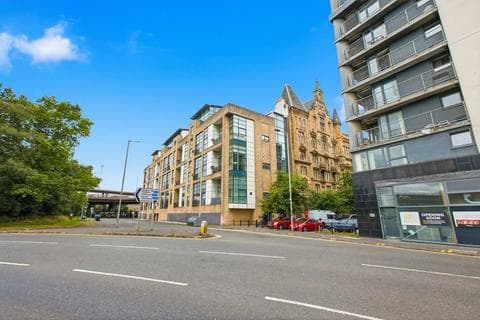 3 bedroom flat for sale