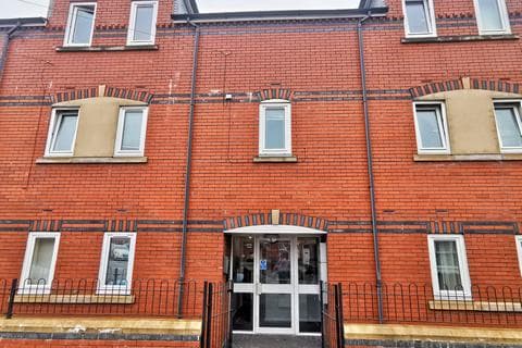 Flat - Gwennyth Street, Cardiff CF24