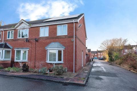 Semi-detached house - Devon Street, Lincoln, Lincolnshire, LN2