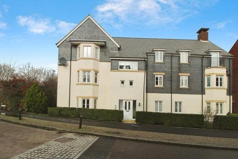 Flat - Granica Close, Haydon End, SN25