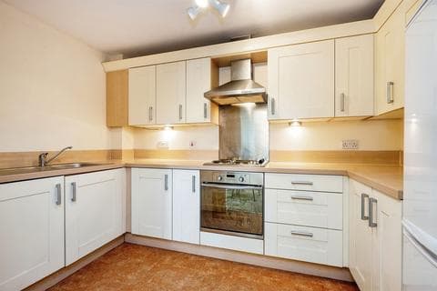 Ground floor flat - Park Street, Bridgend