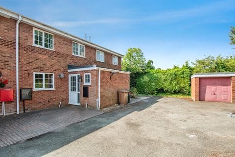 Terraced house - Wheeler Close, Worcester