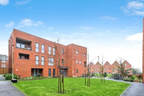 Ground floor flat - William Morris Close, Oxford