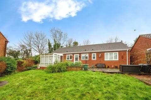 Detached bungalow - Twarnley Rise, WORCESTER