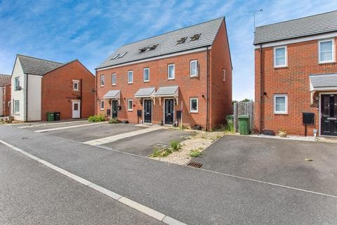 End of terrace house - Bedstone Way, Farcet, Peterborough