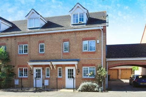 End of terrace house - Buckthorn Road, Hampton Hargate, Peterborough