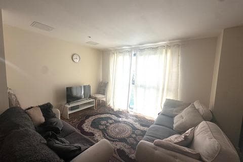 Flat - Wetherburn Court, Bletchley, Milton Keynes