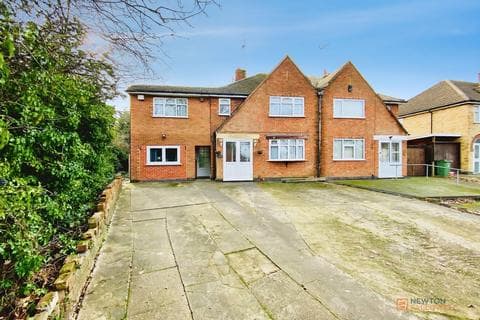 Semi-detached house - Kingsway, Leicester, LE3
