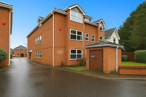 Flat - Richmond Park Road, Bournemouth