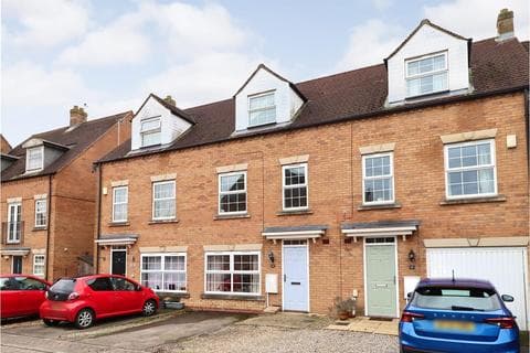Terraced house - Swinton Close, York YO30
