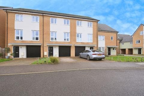 Terraced house - Chapman Avenue, PETERBOROUGH