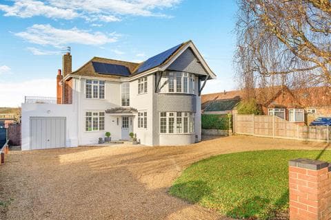 Detached house - Heartsease Lane, Norwich