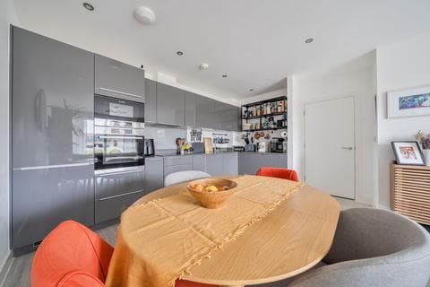Flat - Knightly Avenue, Cambridge, CB2
