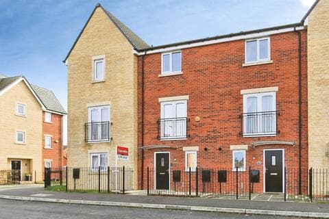 Townhouse - Kentwell Road, Hampton Gardens, PETERBOROUGH