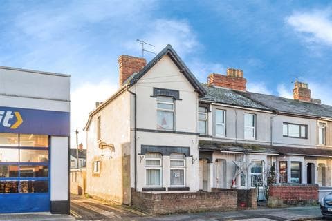 Apartment - Station Road, Swindon