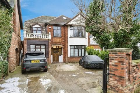Detached house - Dogsthorpe Road, Peterborough