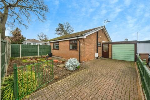 Semi-detached bungalow - Bradbury Close, Derby DE72
