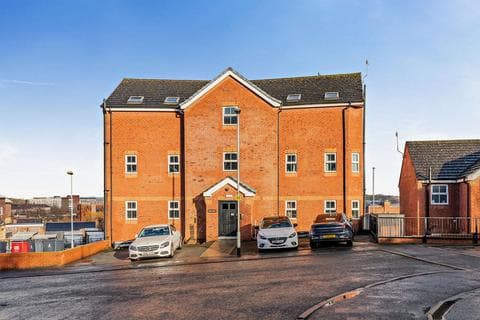 Flat - St Andrews Square, Stoke-on-Trent, ST4