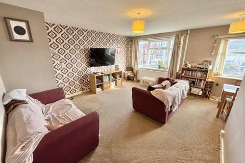 Apartment - Clifton Drive, South Shore FY4