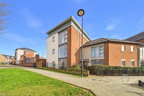 Flat - Scribers Drive, Northampton NN5