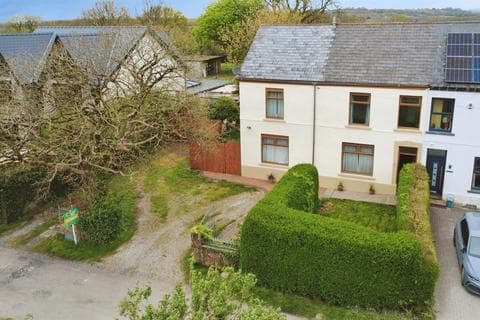 Semi-detached house - Mynydd Bach Y Glo, Waunarlwydd, Swansea