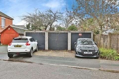 Apartment - Richmond Park Road, BOURNEMOUTH