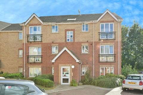Flat - Shankley Way, Northampton