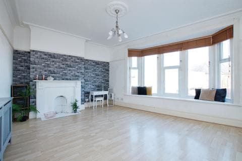 Maisonette - Seabourne Road, Bournemouth
