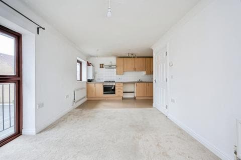 Flat - Inverewe Place, Westcroft, Milton Keynes