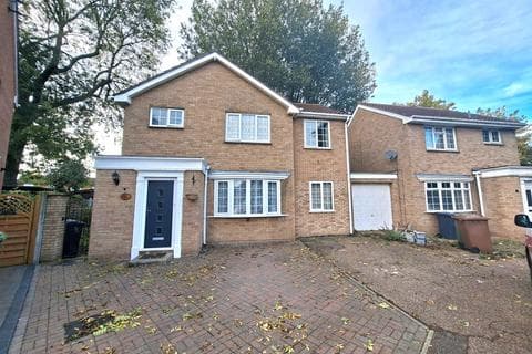 Link detached house - Barry Walk, Peterborough