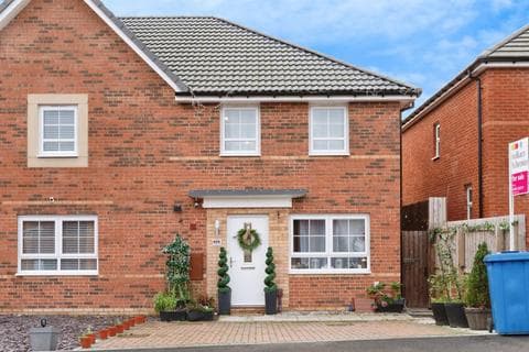 Semi-detached house - Morris Croft, Cottingham