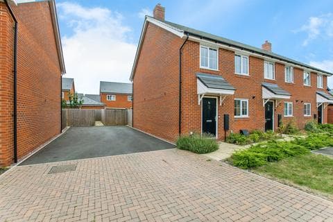 End of terrace house - Banbury Drive, Hampton Water, Peterborough