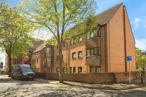 Flat - Wordsworth Avenue, Roath, Cardiff