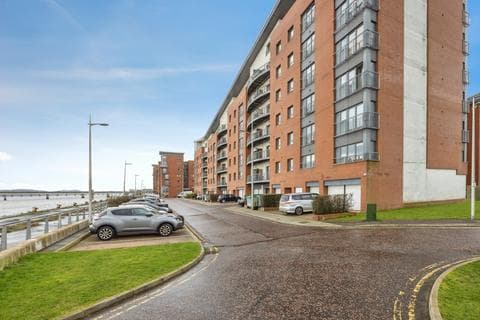 Flat - Gourlay Yard, Dundee, DD1